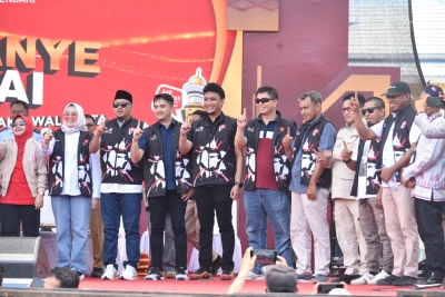 Paslon Walikota dan Wakil Walikota Kendari nomor urut 1,Siska-Sudirman saat menhadiri delarasi kampanye damai