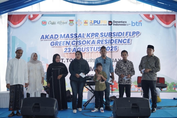Akad massal perumahan Green Cisoka Residence dan pemberian santunan kepada anak yatim