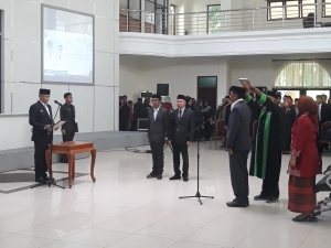 Walikota Baubau, H. Yusran Fahim, SE melantik LA Ode Faikin, S.Pi., M.Si sebagai Pejabat (Pj) Sekretaris Daerah (Sekda) Kota Baubau
