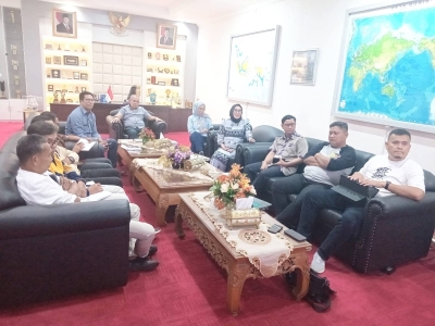 Wali Kota Baubau saat memimpin rakor melalui daring terkait pemanfaatan kawasan hutan mangrove Lakologou untuk blue carbon bersama Kementerian Kelautan dan Perikanan RI 