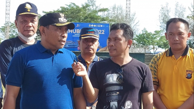 Wali Kota Baubau La Ode Ahmad Monianse Usai Menghadiri Upacara Hari Perhubungan Nasional Tahun 2022 Tingkat Kota Baubau di Kawasan Kotamara Minggu (18/9)