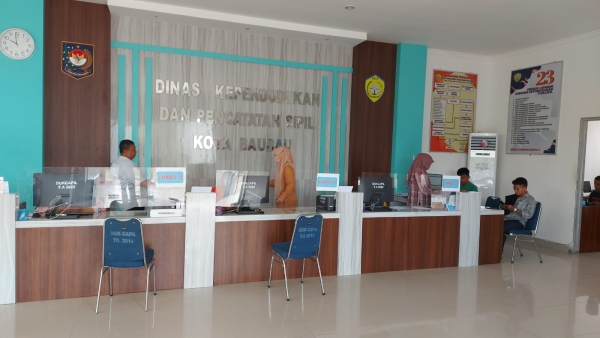 Suasana Kantor Dinas Dukcapil Baubau yang tetap memberi pelayanan meskipun Libur Nasional Jumat (9/2/2024)