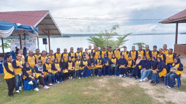 Kebersamaan Alumni SMAN 2 Baubau Angkatan &#039;88 dan beberapa angkatan yang tergabung dalam kegiatan Reuni Akbar 35 Tahun Selasa (25/4/2023)