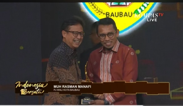 " Daerah Peduli Stunting dan Kesehatan," Pj Walikota Baubau Terima Penghargaan