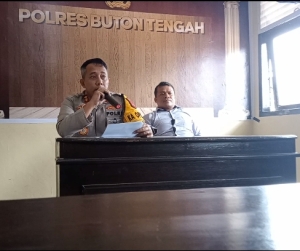 Kapolres Buteng AKBP Wahyu Adi Waluyo SIK, didampingi Kasat Reskrim Sunarton Hafala SH di ruang Kemitraan Polres Buteng  Foto Uzi