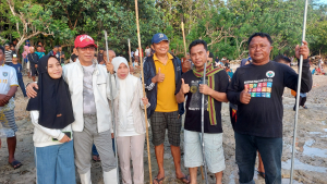 Pj Bupati Buton Bersama Anggota DPRD Sultra Partai Hanura Fajar Ishak Daeng Jaya Saat Tradisi adat Kabharia masyarakat Adat Kondowa-Dongkala 