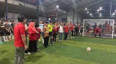 Kadis Transnaker Sultra, LM Ali Haswandy saat mebuka secara resmi liga futsal   Foto (IST)