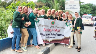 Pengurus DPK PPNI Betoambari-Batupoaro saat kegiatan Berbagi Takjil Jumat (7/4/2023)