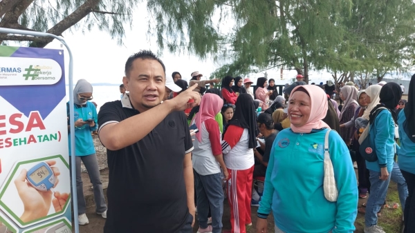 Anggota DPRD Baubau Hasan BAsri, SE di Lokasi Pemeriksaan Kesehatan Gratis Program MAKESA Dinkes Baubau di Kotamara 