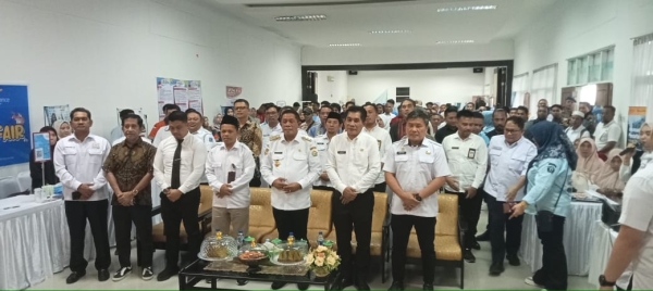Wakil Gubernur Sultra, Ir Hugua didampingi Kadis Transnaker Sultra, LM Ali Haswandy bersama saat membuka Job fair Sultra 2025 di Aula Kantor Dinas Transanaker Sultra
