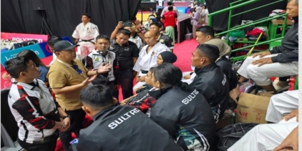 Ketua Umum Kini Sultra, Andi Ady Aksar saat memberikan semngat kepada atlet yang bertanding