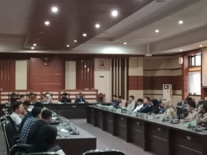 Suasan RDP Komisi IV DPRD Sultra dan Dinas Transnaker Sultra serta mitra perusahaan