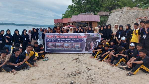 Para Siswa SMAN 3 Baubau saat berada di Lokasi Youtuber Daeng Lala dalam keigatan Projek Kurikulum Merdeka Sabtu (13/1/2024)
