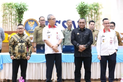 Wali Kota Baubau La Ode Ahmad Monianse pada cara Penandatanganan Perjanjian kerjasama pemanfaatan Sertifikat Elektronik bersama 16 Kabupaten Kota se Indonesia yang berlangsung di Aula gedung auditorium Mayjen TNI Dr.Roebino Kertapati Kantor Badan Syber dan Sandi Negara  ( BSSN) selasa (28/2/2023).