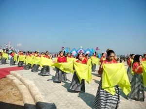 Tarian Kolosal yang ditampilkan saat pembukaan festival Peraian Baubau
