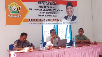 Anggota DPRD Sultra, Fajar Ishak Daeng Jaya saat reses di Desa Holimombo Pasarwajo Kabupaten Buton