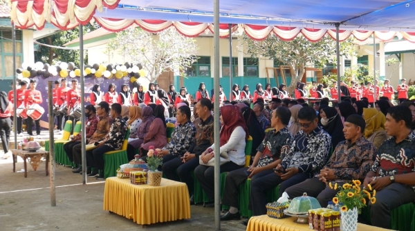 Suasana pelepasan Siswa kelas XII di kampus hijau SMAN 3 Baubau Rabu (8/5/2024)