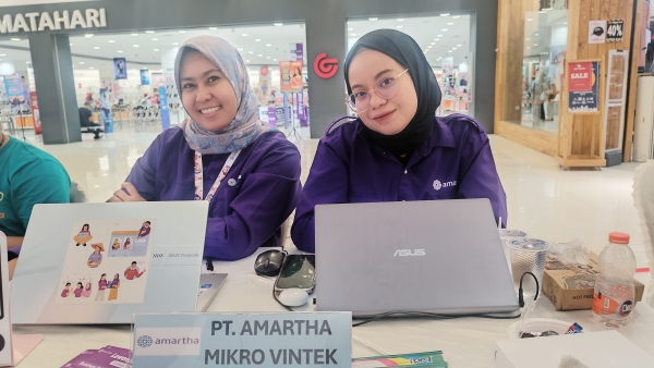 RPP PT. Amartha Mikro Fintek Regional Sultra, Riskawati (kiri), AM Baubau PT. Amartha Mikro Fintek Erna Alimudin (kanan)