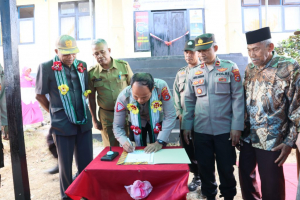 Kapolres Buton, AKBP Rudy Silaen,SH,SIK, MI.Kom meresmikan gedung Mako Polsubsektor. Foto IST