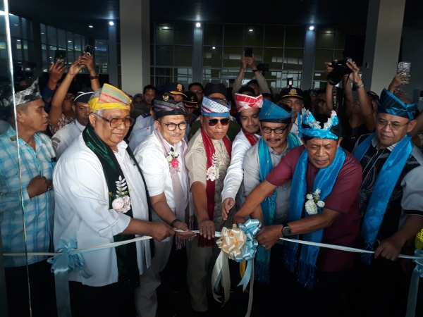 Launching penerbangan perdana pesawat Super Air Jet tipe Airbus 320 di Bandara Betoambari, dihadiri oleh Wakil Gubernur Sultra Ir.Hugua, Anggota DPR RI Ali Mazi, Anggota DPD RI MZ Amirul Tamim, Walikota dan Wakil Walikota Baubau, Bupati dan wakil Bupati Buton, Buton Selatan, Dirut Maskapai Super Air Jet Ari Azhari, serta pihak Kementerian Perhubungan, Senin, 07 April 2025.