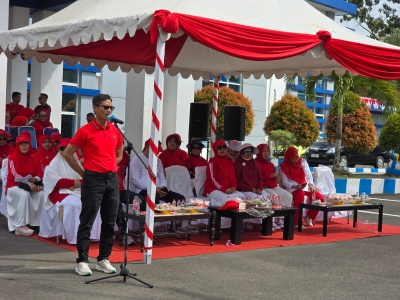 Kadis Dikbud Sultra, Prof. Aris Badara, S.Pd, saat membuka pekan olahraga 