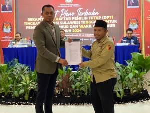 Kadiv Rendatin KPU Sultra, Muhammad Mu'min Fahimudin  dalam rapat pleno rekapitulasi DPT Tingkat Prov Sultra beberapa waktu lalu