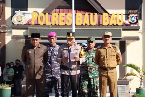 Apel Siaga Gabungan dalam rangka penanggulangan kejahatan jalanan premanisme dan balapan liar di lapangan apel Polres Baubau, Jumat (24/03/2023).