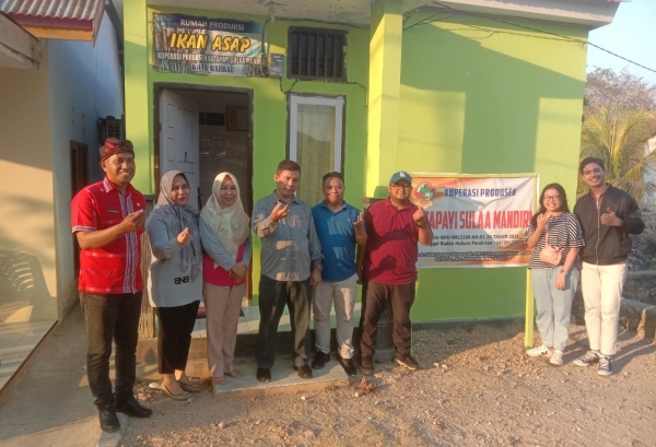 Tim Kementrian Koperasi dan UKM saat berkunjung ke Rumah Produksi Katapayi Sulaa Baubau