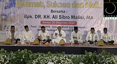 Suasana Dzikir dan Muhasabah Akhir Tahun yang dilaksanakan Biro Perjalanan haji dan Umrah RAUDAH WISATA Baubau di Gedung ArasalanaSelasa (20/12)