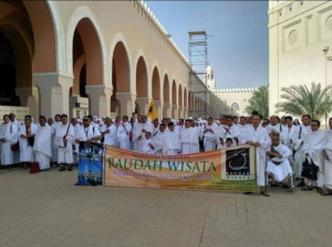 Salah satu Momen Saat Jamaah Raudah Wisata saat berada di Tanah Suci