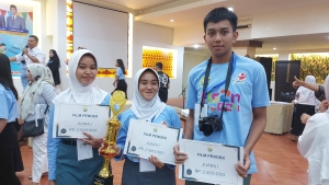 Tim Film Pendek SMAN 3 Baubau (Arni Mainda, Aisa Salsa Billa, Fariz Nazwan Maengkom) Juara 1 FLS2N Prov. Sultra Tahun 2024