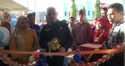 Kadis Pendidikan dan Kebudayaan Sultra Asrun Lio Meresmikan One Mart Milik SMKN 1 Baubau sebagai salah satu bentuk Teaching Factory (TeFa) pada hari Jumat (9/9)