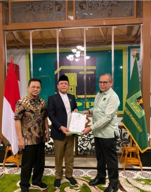 H Yusran Fahim (HYF) menerima rekoemndasi B1KWK dari Ketua DPP PPP Margiono di Jakarta