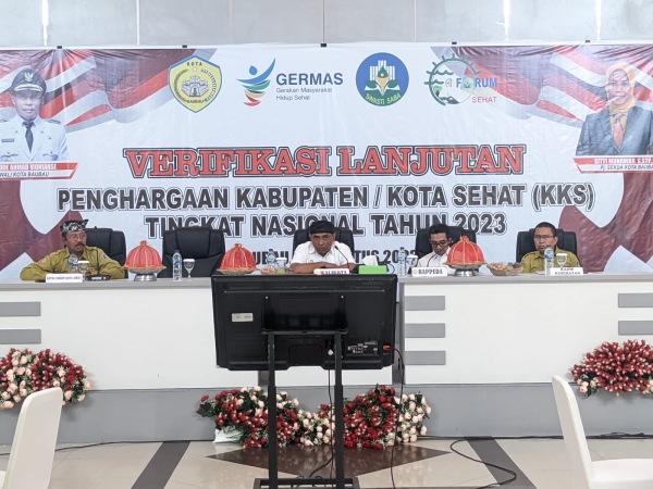 Kegiatan Verifikasi Lanjutan dalam rangka penilaian Kota Sehat Swasti Saba Wistara Tahun 2023. Tampak Wali Kota Baubau hadir langsung memaparkan capaian Kota Sehat