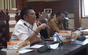 Sekretaris Komisi IV DPRD Sultra, Fajar Ishak Daeng Jaya saat pimpin RDP dengan beberapa perusahaan  Foto : IST